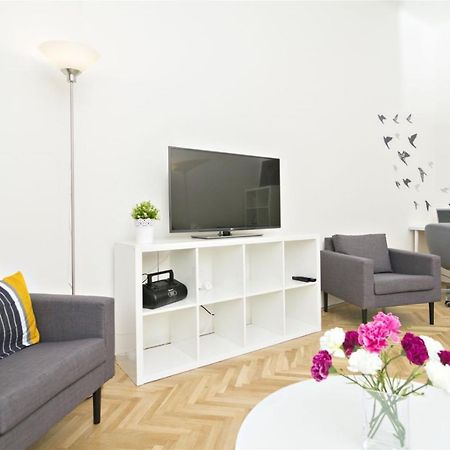 Apartments With 2 Bathrooms- 5 Minutes From Old Town - 102 M2 프라하 외부 사진