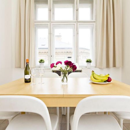 Apartments With 2 Bathrooms- 5 Minutes From Old Town - 102 M2 프라하 외부 사진