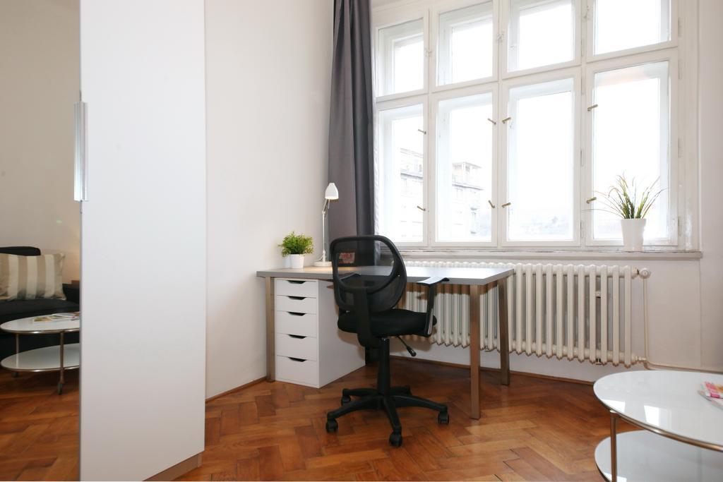Apartments With 2 Bathrooms- 5 Minutes From Old Town - 102 M2 프라하 외부 사진