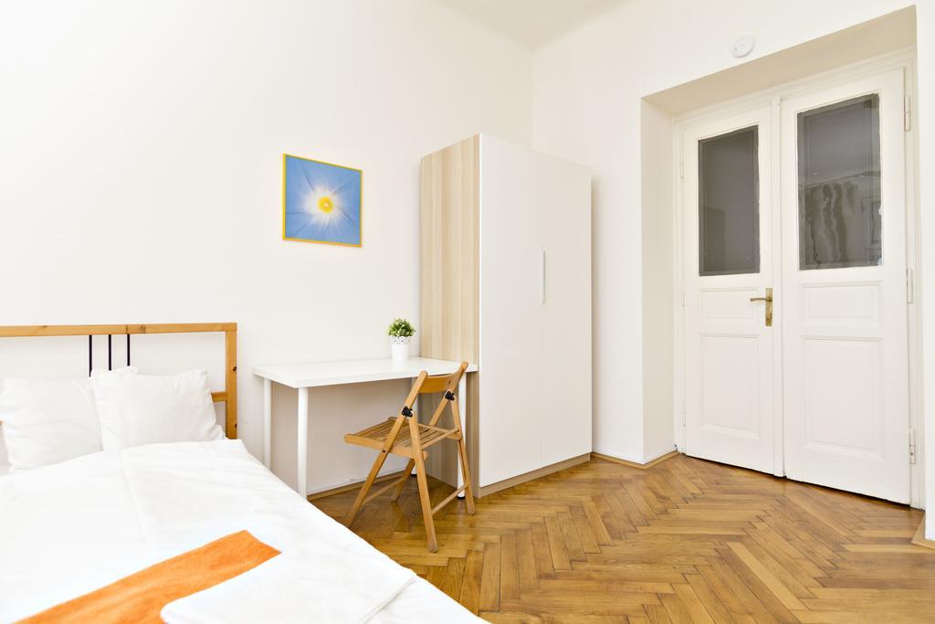 Apartments With 2 Bathrooms- 5 Minutes From Old Town - 102 M2 프라하 외부 사진