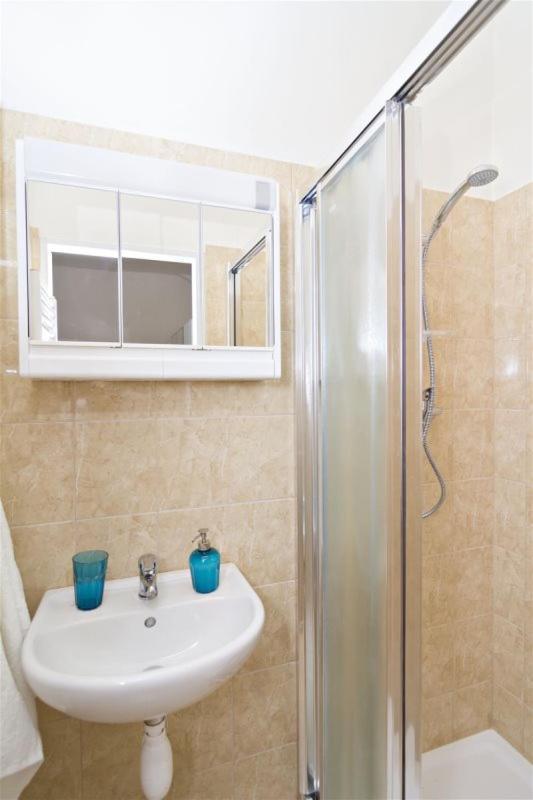 Apartments With 2 Bathrooms- 5 Minutes From Old Town - 102 M2 프라하 외부 사진