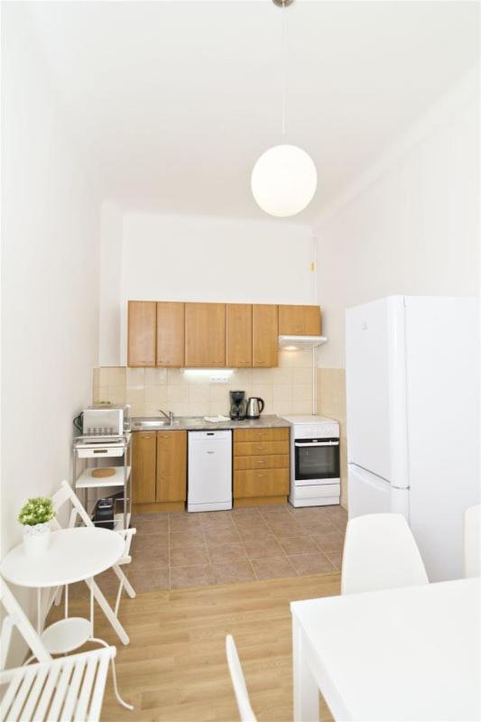 Apartments With 2 Bathrooms- 5 Minutes From Old Town - 102 M2 프라하 외부 사진