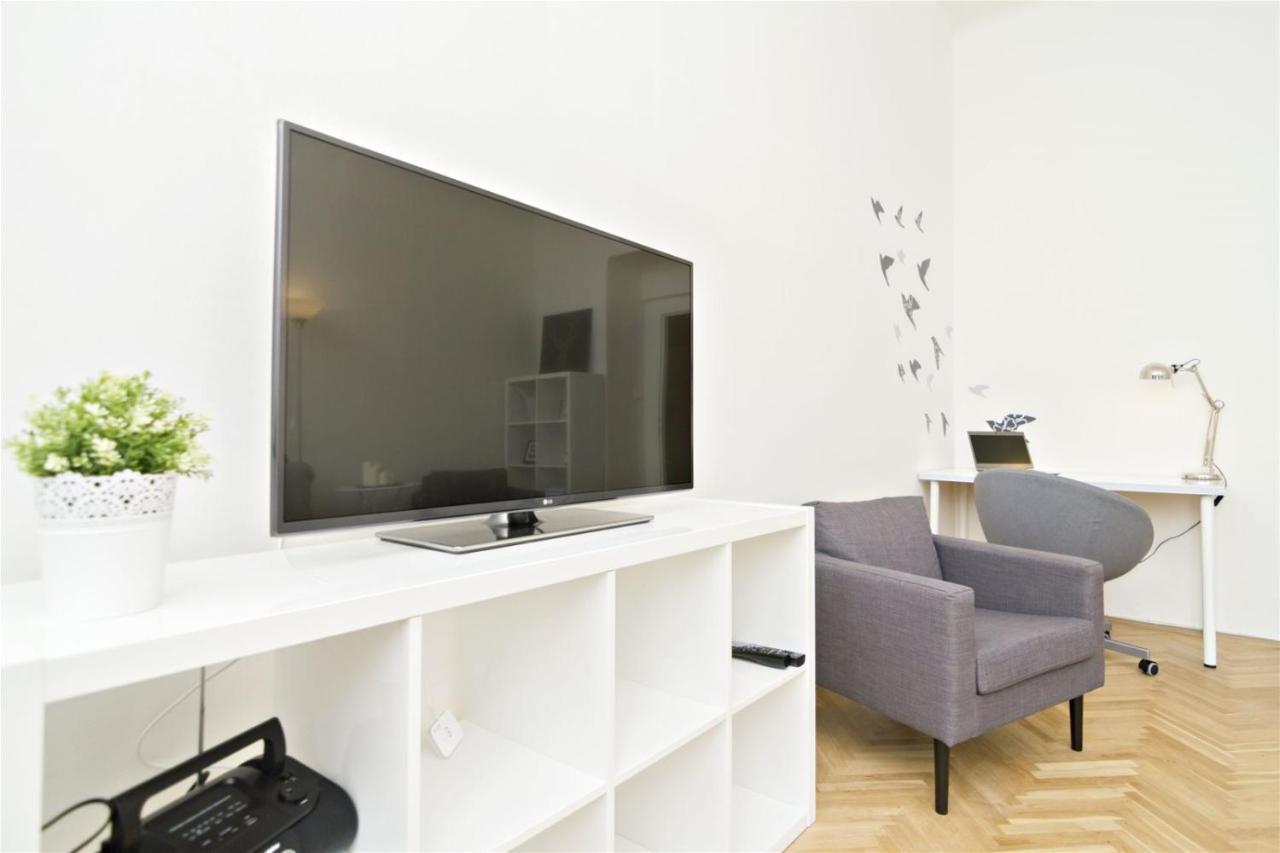 Apartments With 2 Bathrooms- 5 Minutes From Old Town - 102 M2 프라하 외부 사진