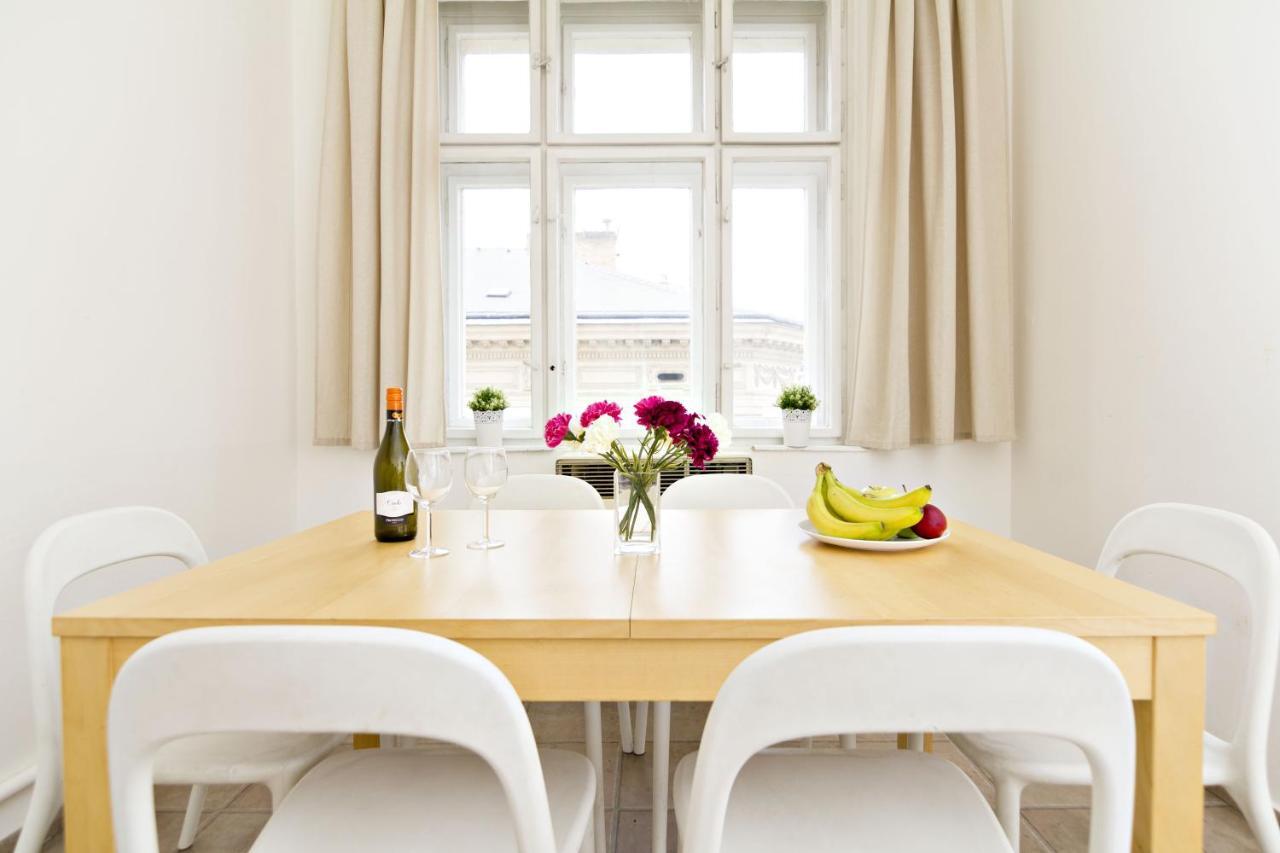 Apartments With 2 Bathrooms- 5 Minutes From Old Town - 102 M2 프라하 외부 사진